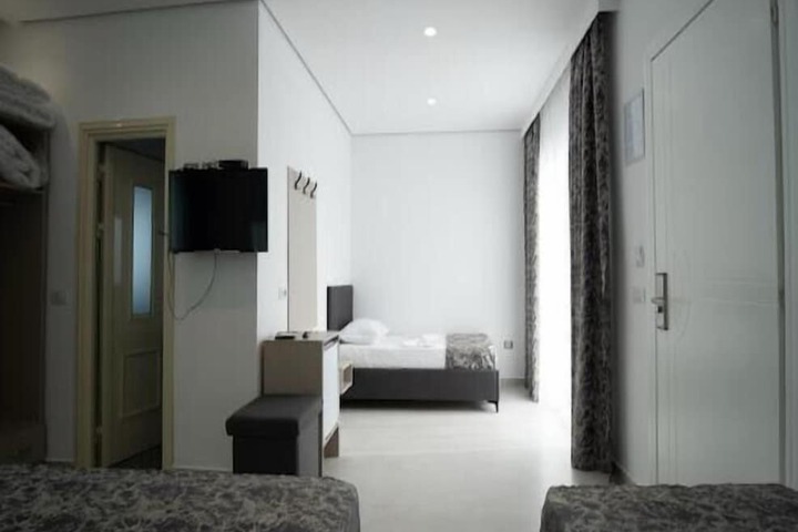 Room 6 of 17