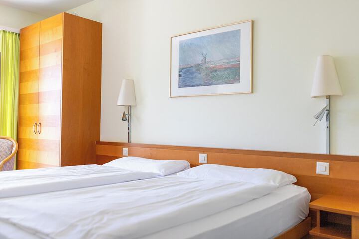 Room 20 of 156
