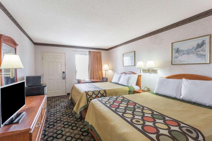 2 Double Beds (5 of 12)