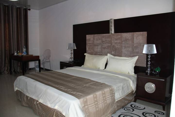 Room 5 of 14