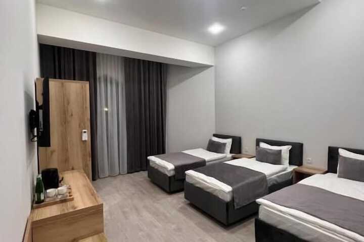 Room 9 of 10