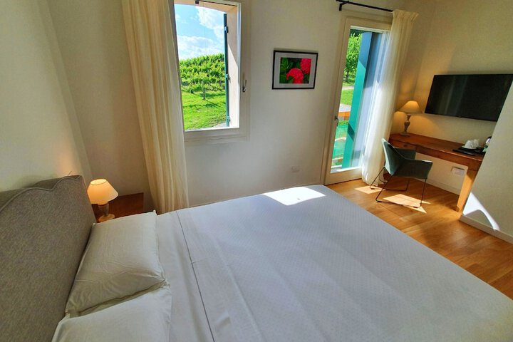 Room 4 of 12