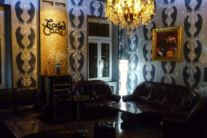 Lounge 74 of 99