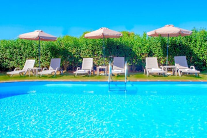 Pool 4 of 7