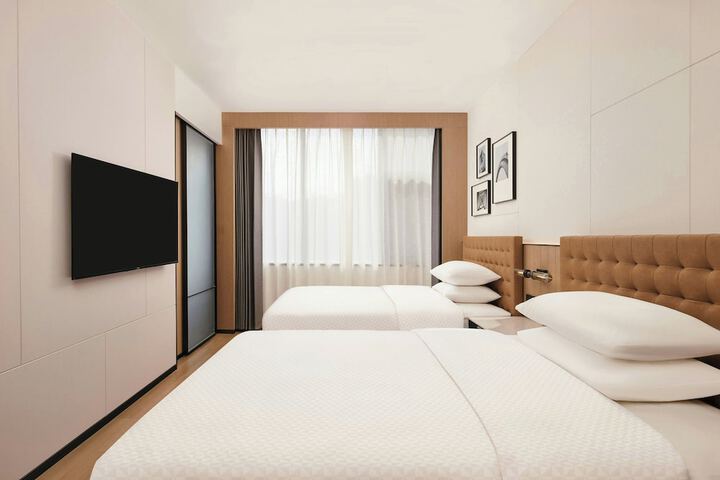 Room 6 of 24