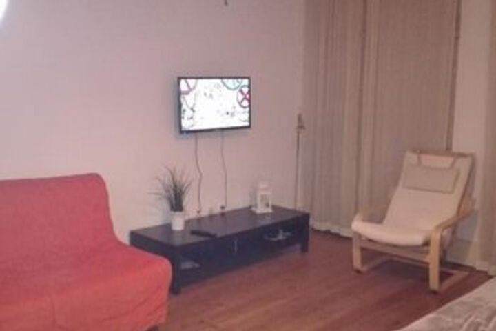 Lounge 10 of 12