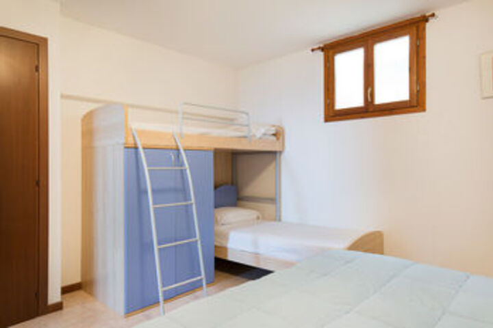 Room 196 of 450