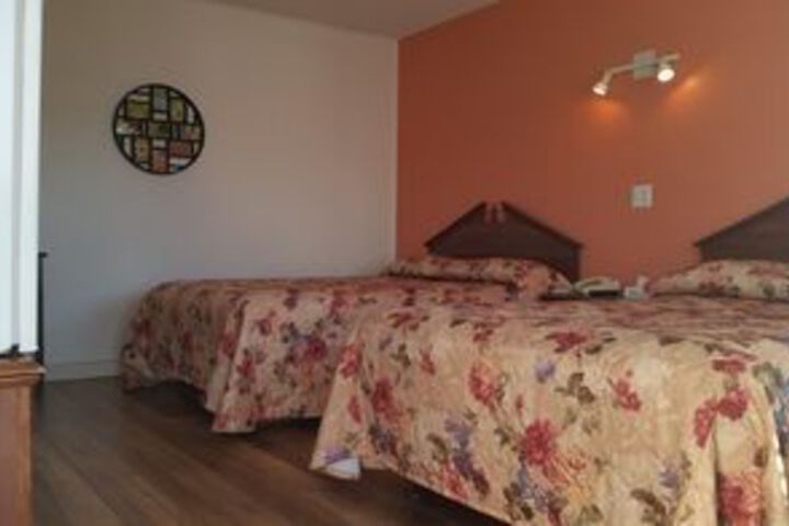 Room 5 of 8