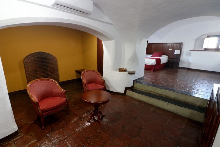 Room 12 of 42