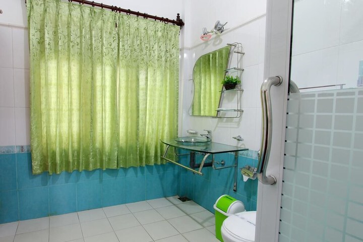 Room 6 of 14