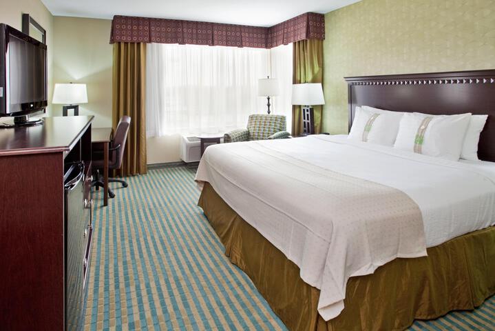 1 King Bed (2 of 5)