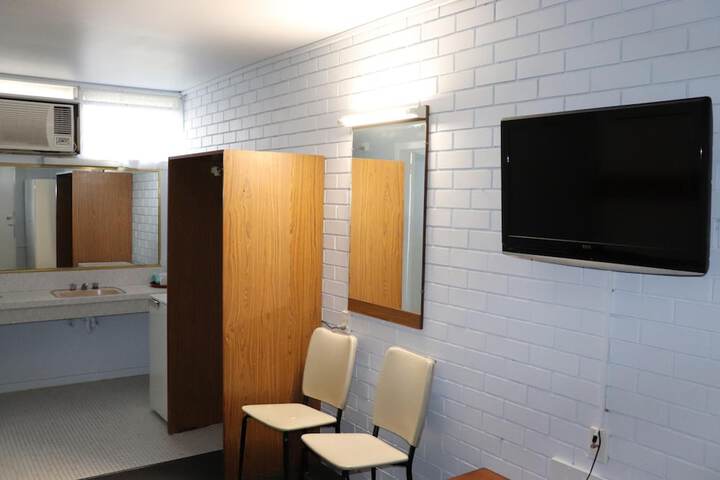 Room 27 of 61