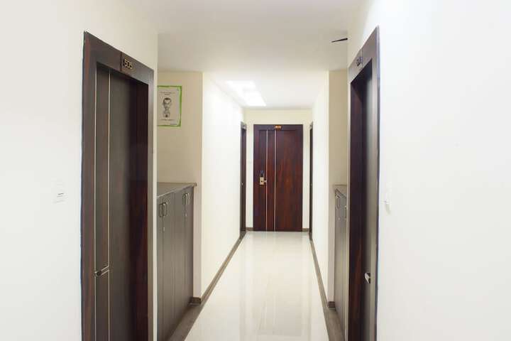Ballroom/Hall 27 of 31