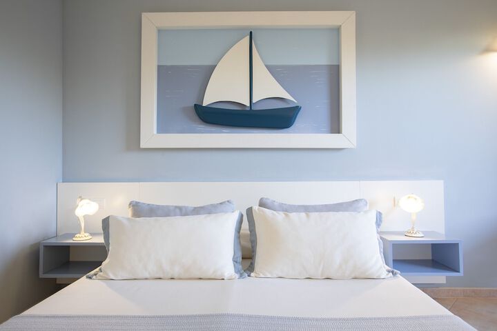 Room 4 of 25