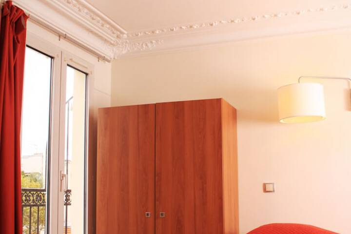 Room 10 of 48