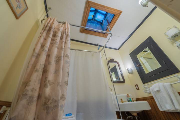 Room 17 of 22