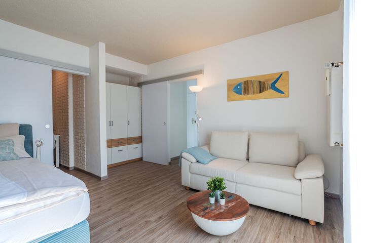 Room 3 of 38