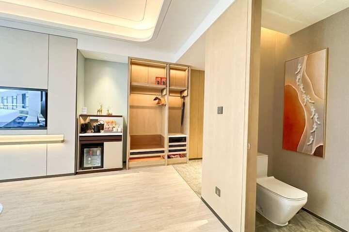 Room 11 of 84