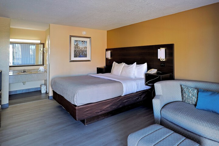Standard | King Bed (14 of 21)
