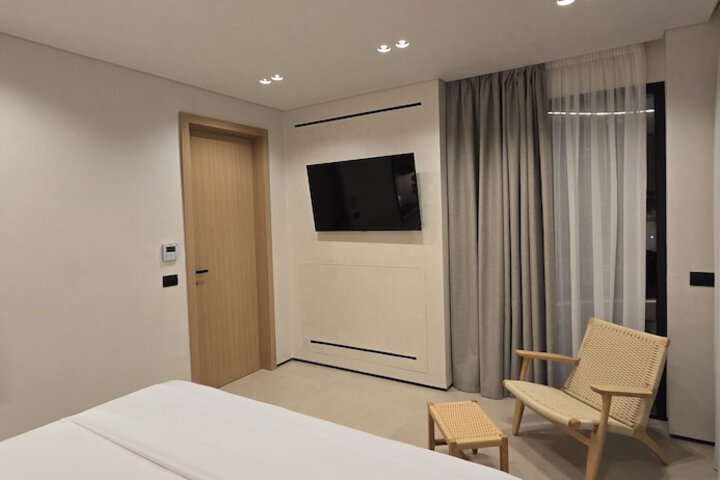Room 5 of 91