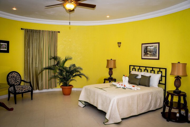 Room 4 of 65