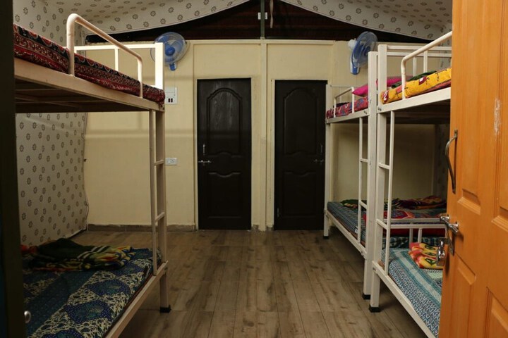 Room 4 of 16