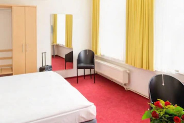 Room 9 of 45