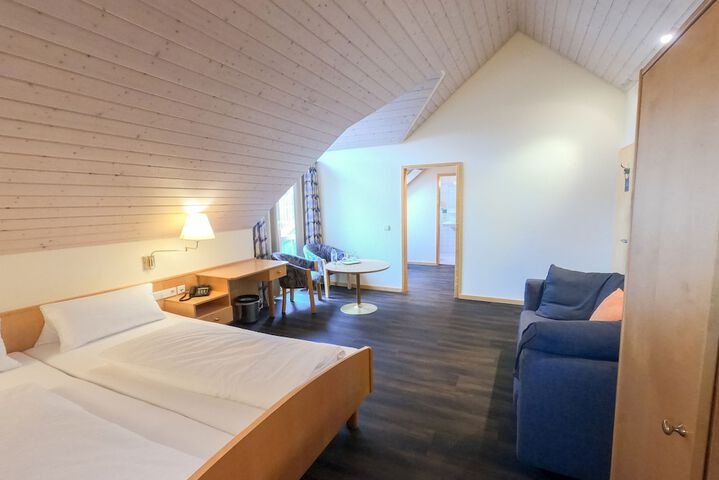 Room 8 of 40