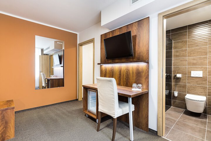 Room 20 of 133