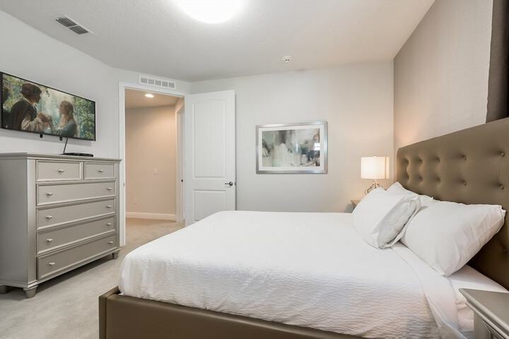 Room 6 of 39