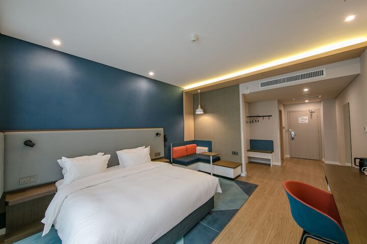 Room 15 of 60