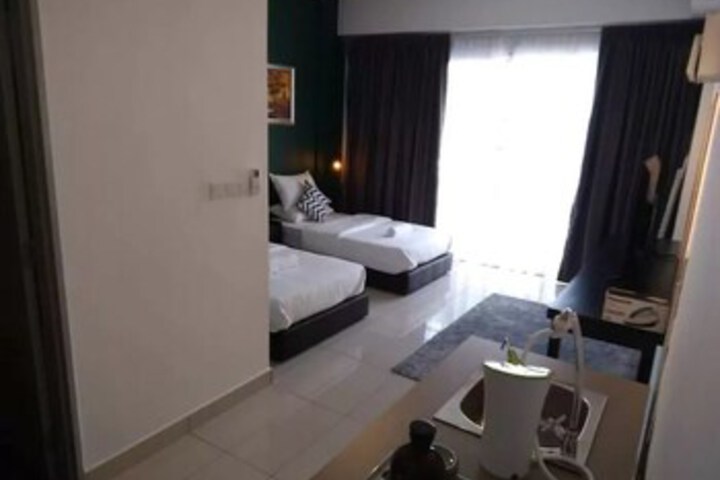 Room 8 of 10