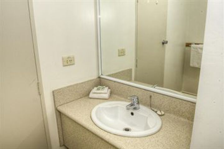 Room 3 of 32