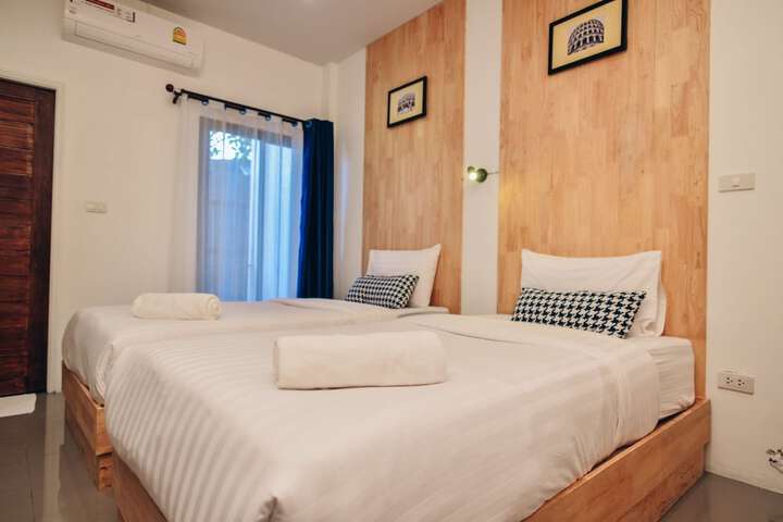 Room 10 of 65