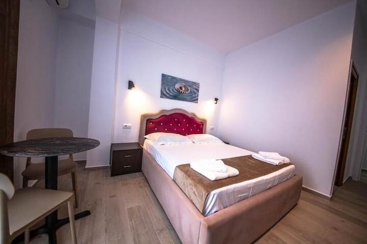 Room 15 of 163