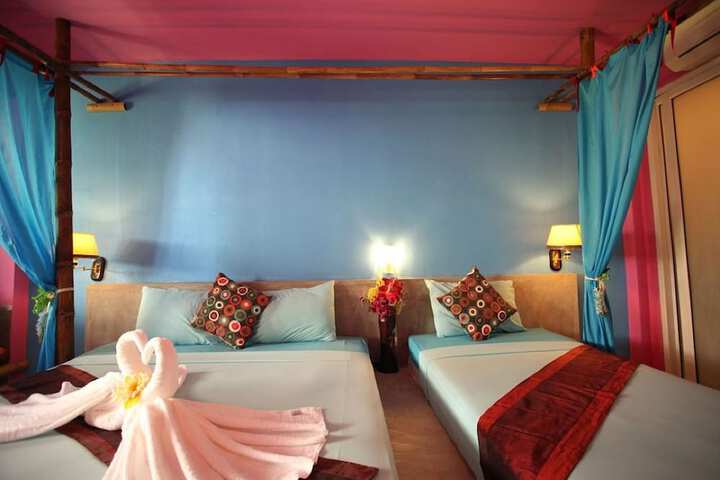 Room 25 of 169