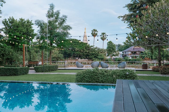 Hotel with Pool