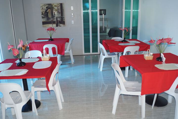 Dining 26 of 34