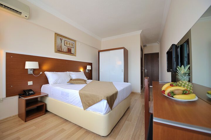 Room 4 of 97