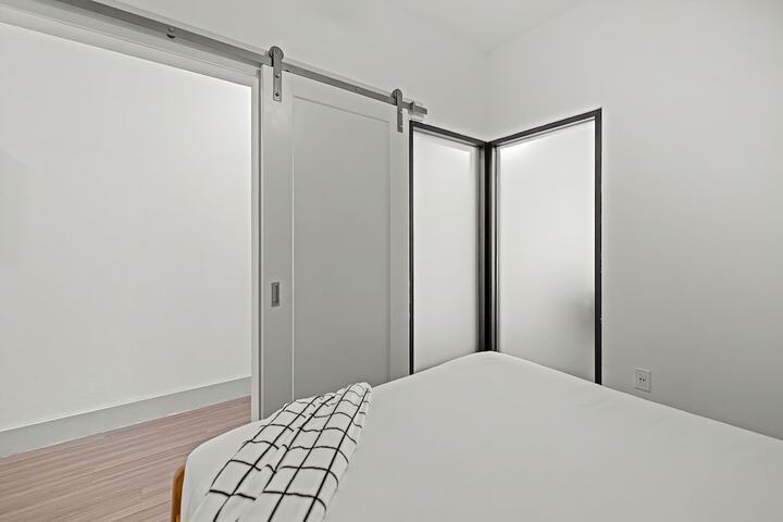 Room 15 of 656