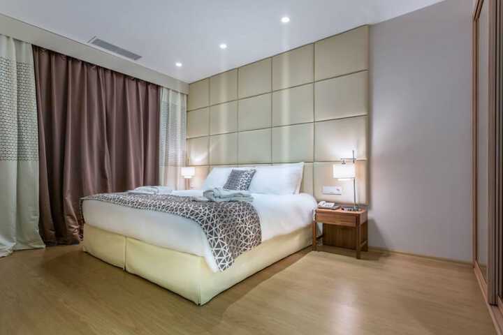 Room 9 of 46