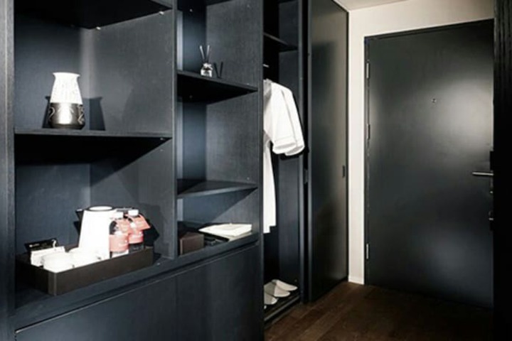 Room 7 of 27