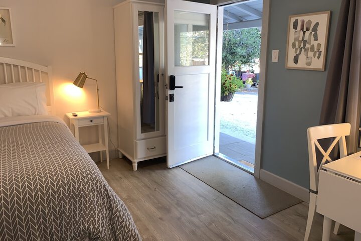 Deluxe Studio Suite King Bed Kitchen Ground Floor (2 of 17)