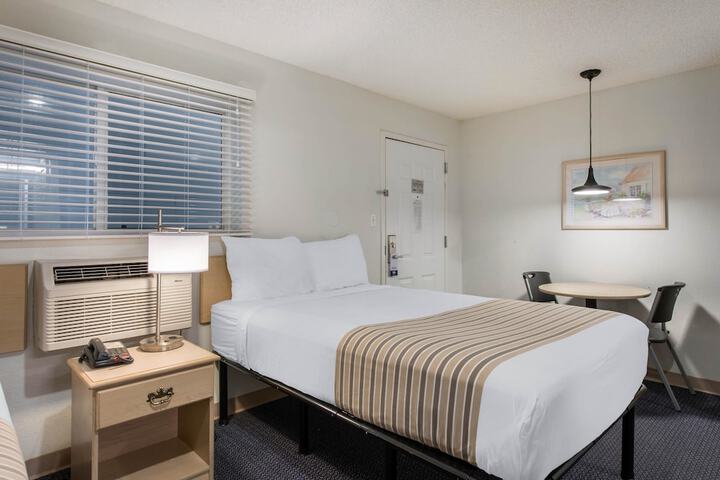 Standard Room, King or Two Doubles (10 of 15)