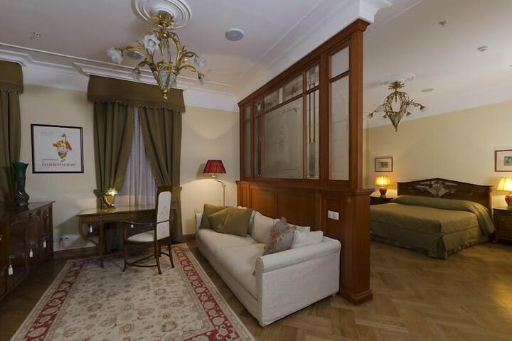 Room 8 of 38