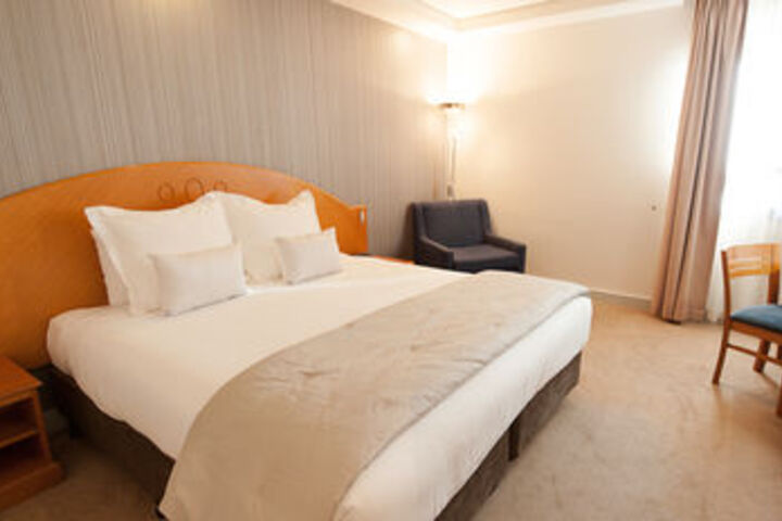Room 10 of 47
