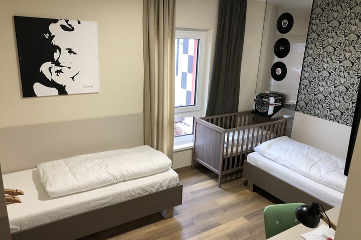 Room 9 of 39