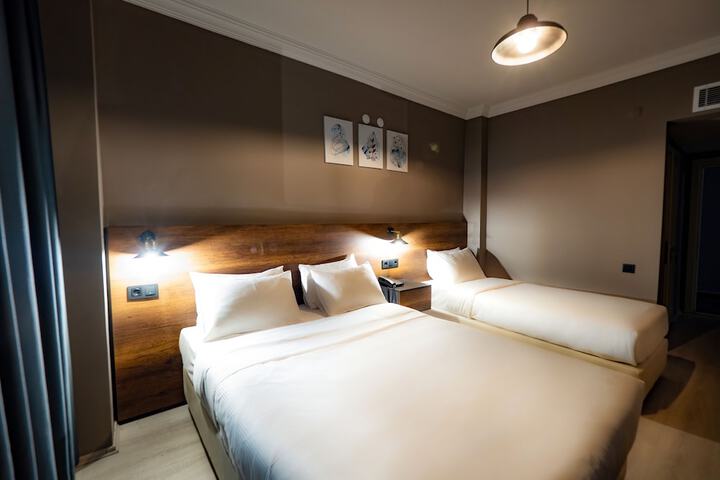 Room 7 of 12