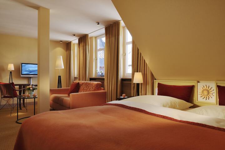 Room 9 of 32