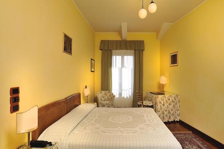 Room 10 of 31